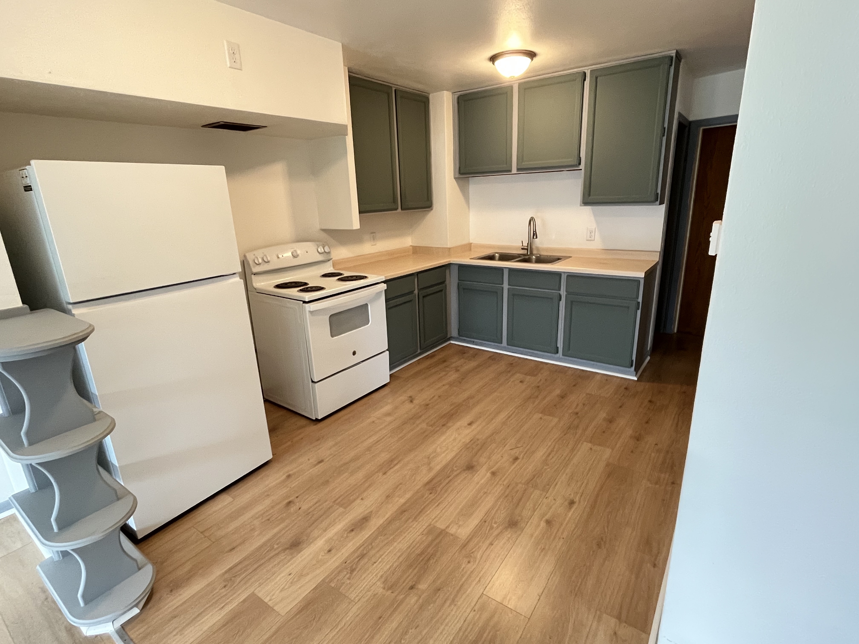 410 - 412 N Lake St - 410 A