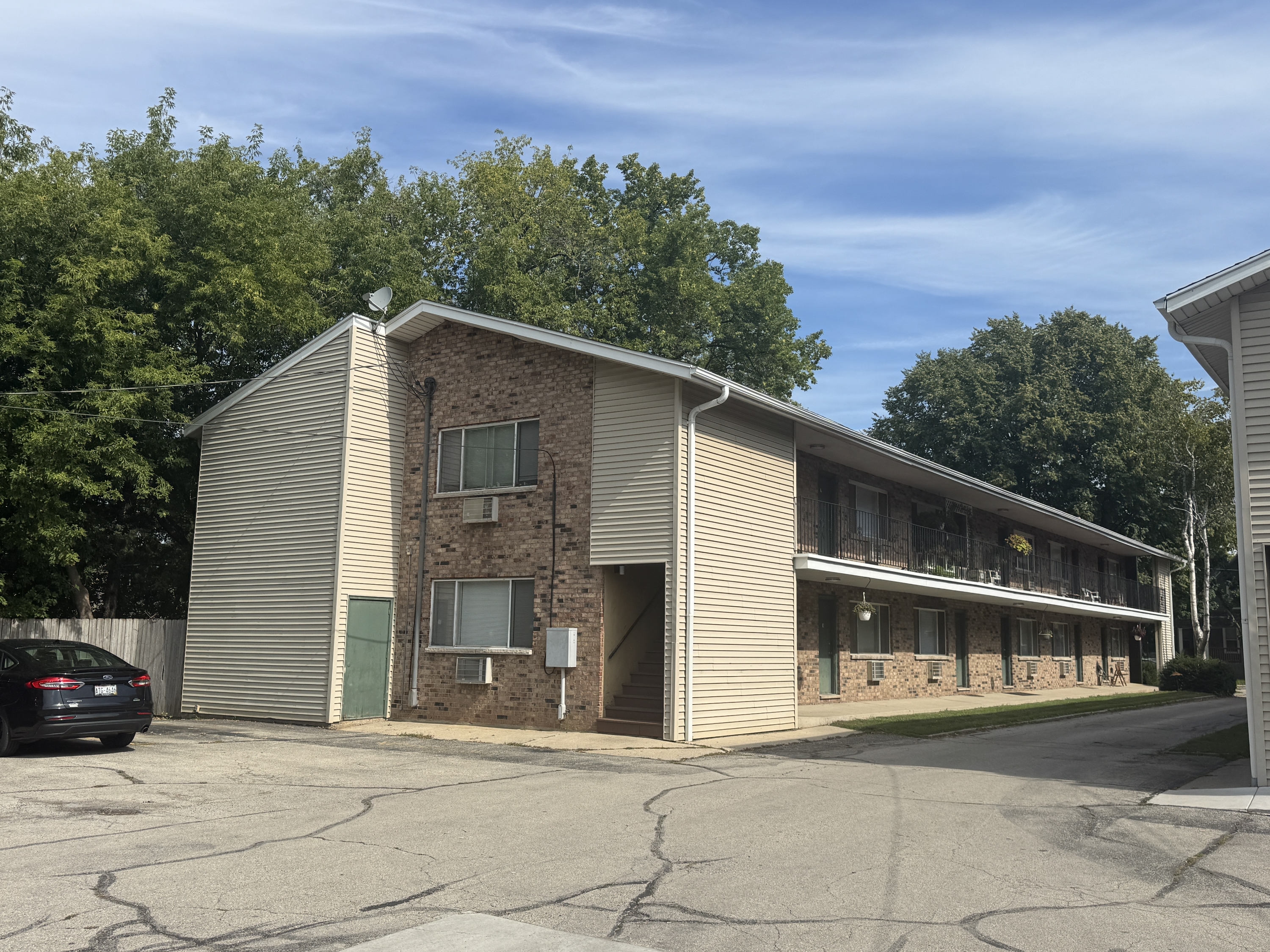 1138 East Walnut Street - B