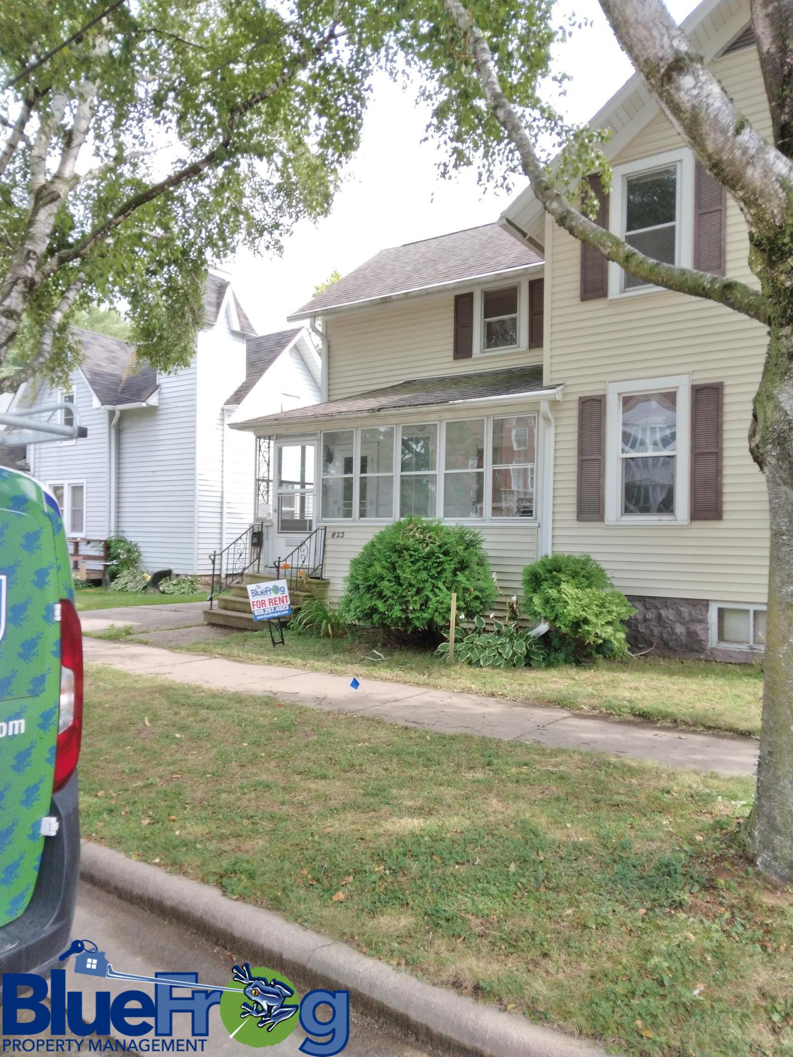 823 1/2 West Lorain Street (upper)
