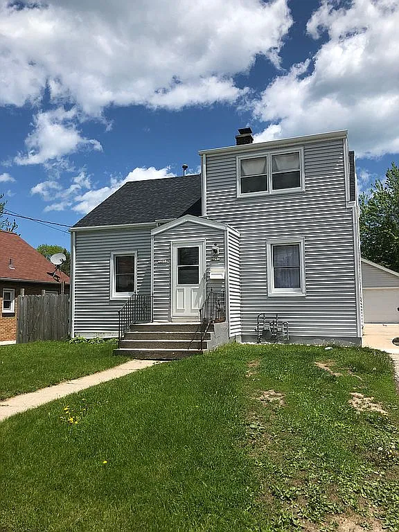 2205 South 10th Street - Upper