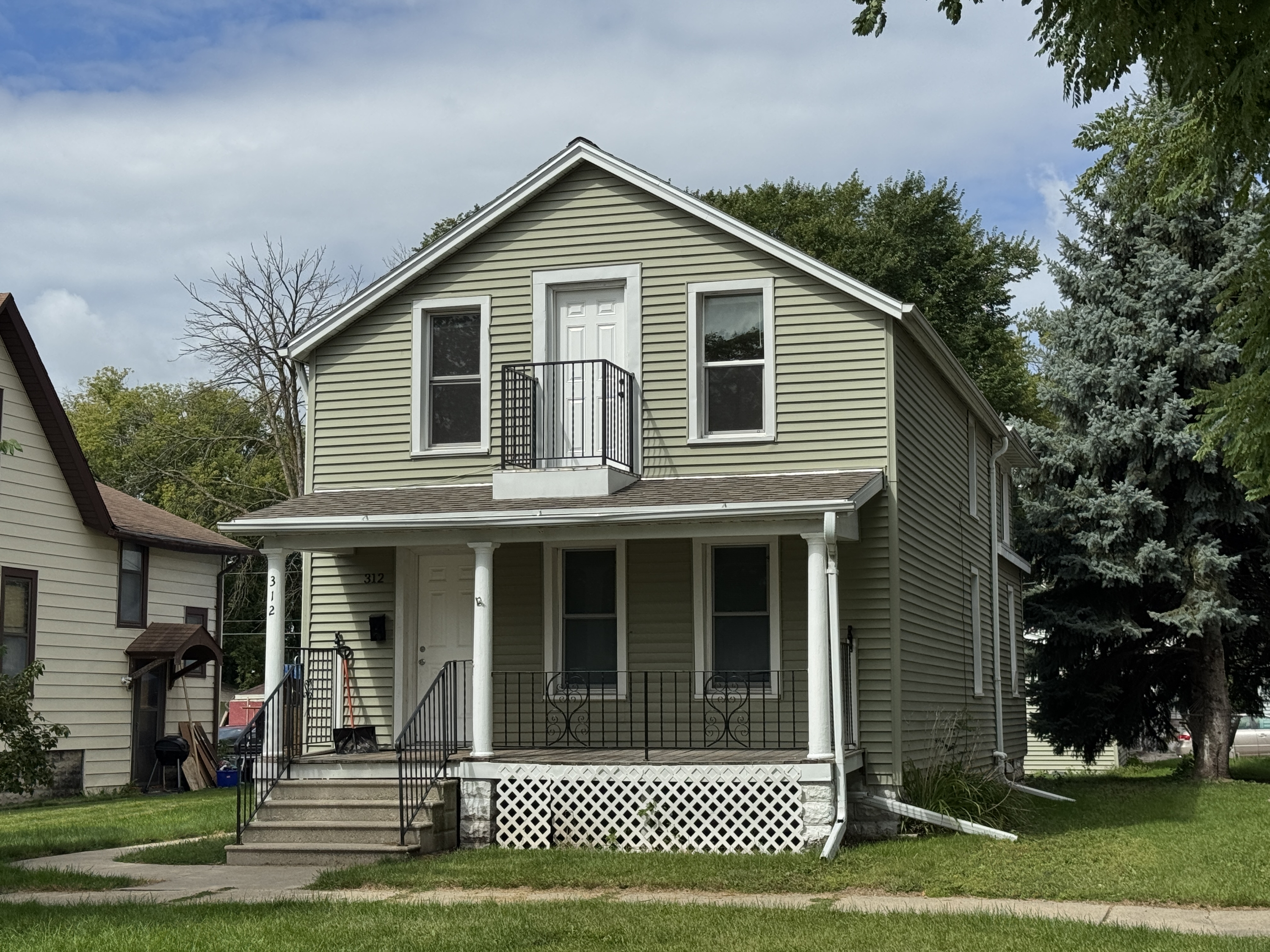 312 South Chestnut Avenue - Upper