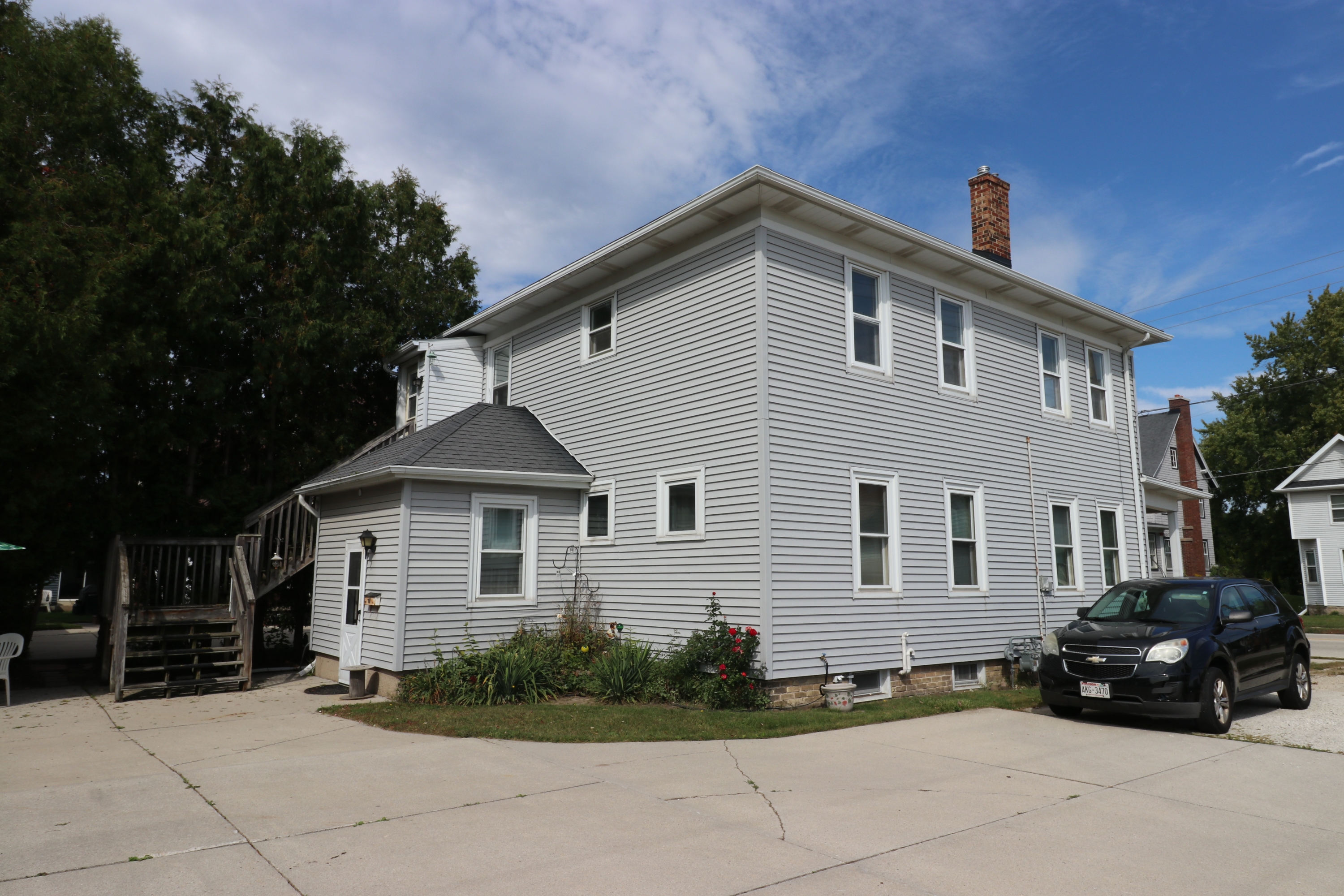 1103 Center Avenue - Upper