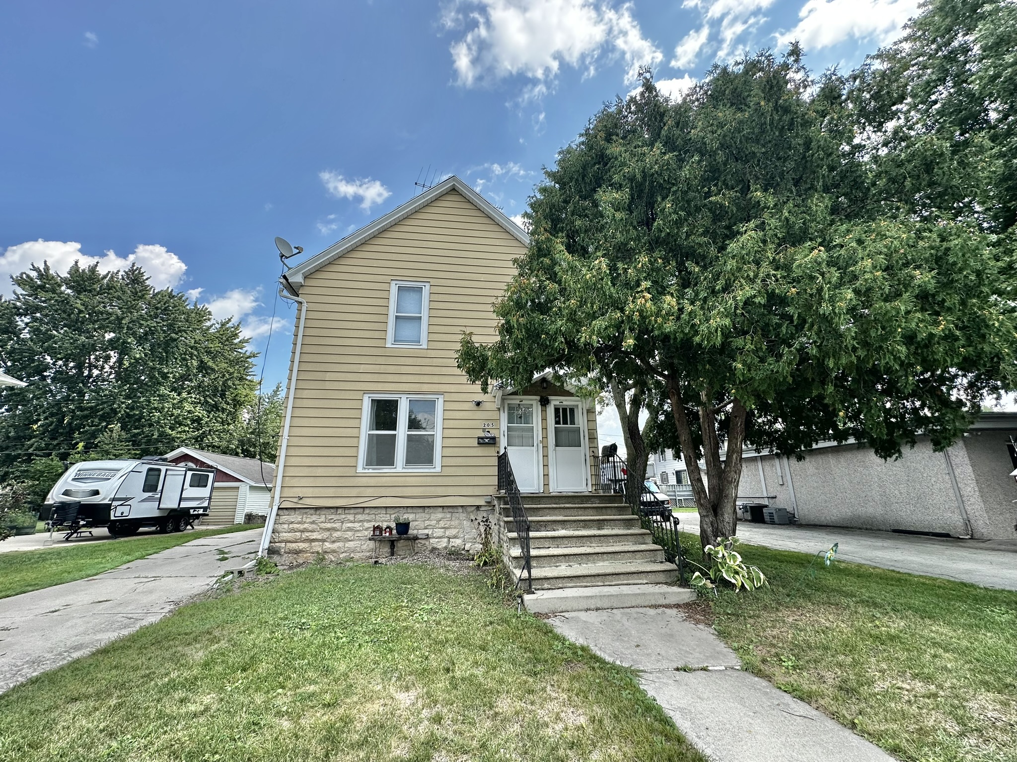 205 Walnut Street - Upper