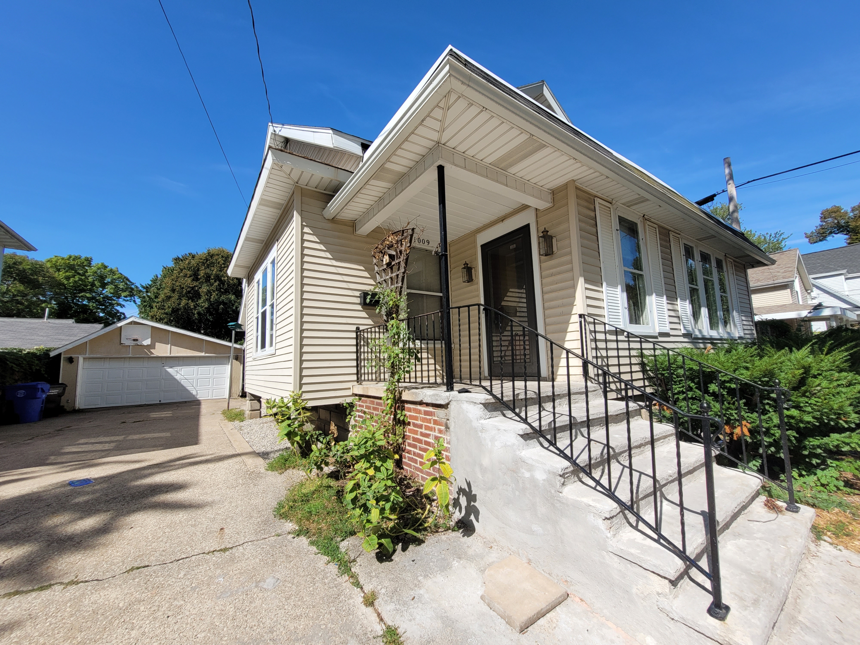 1009 North Oneida Street
