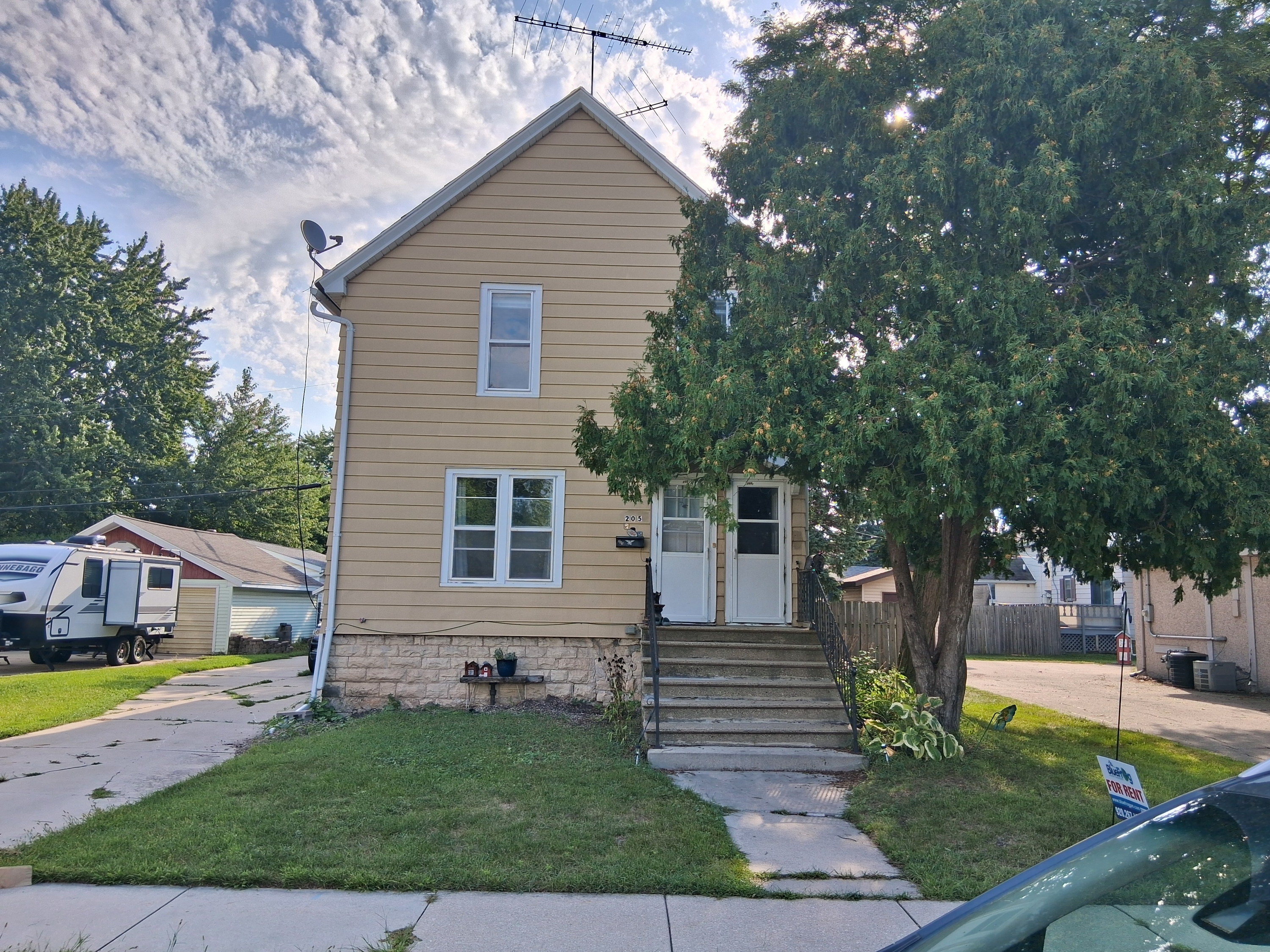 205 Walnut Street - Upper