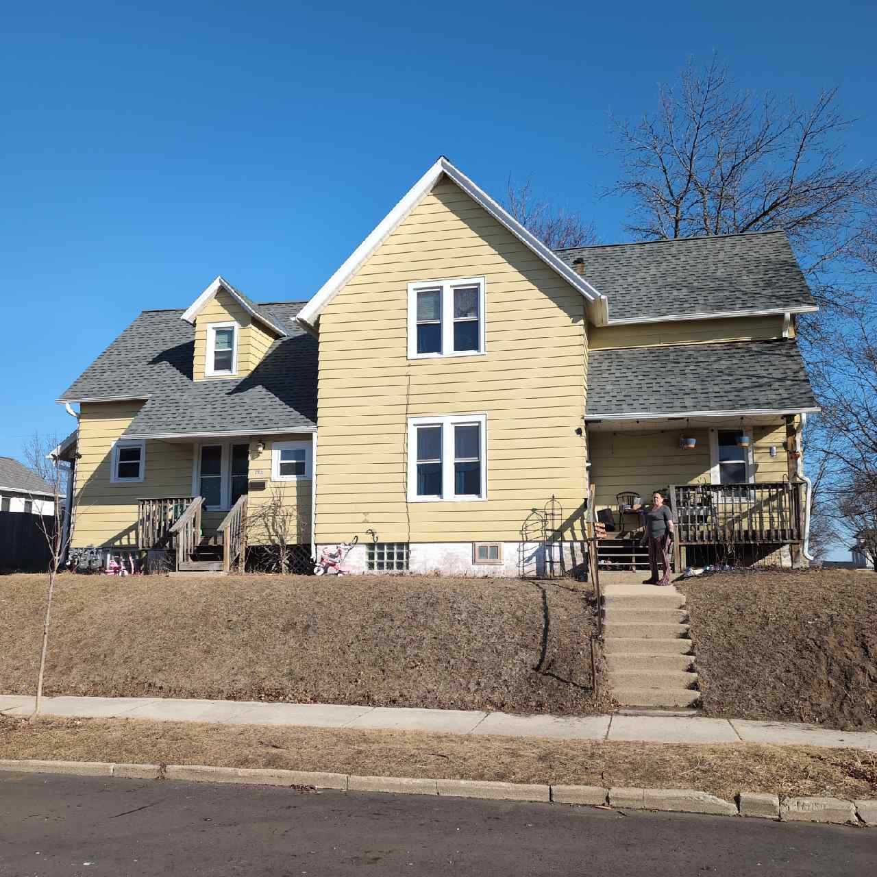 904 Swift Avenue - upper
