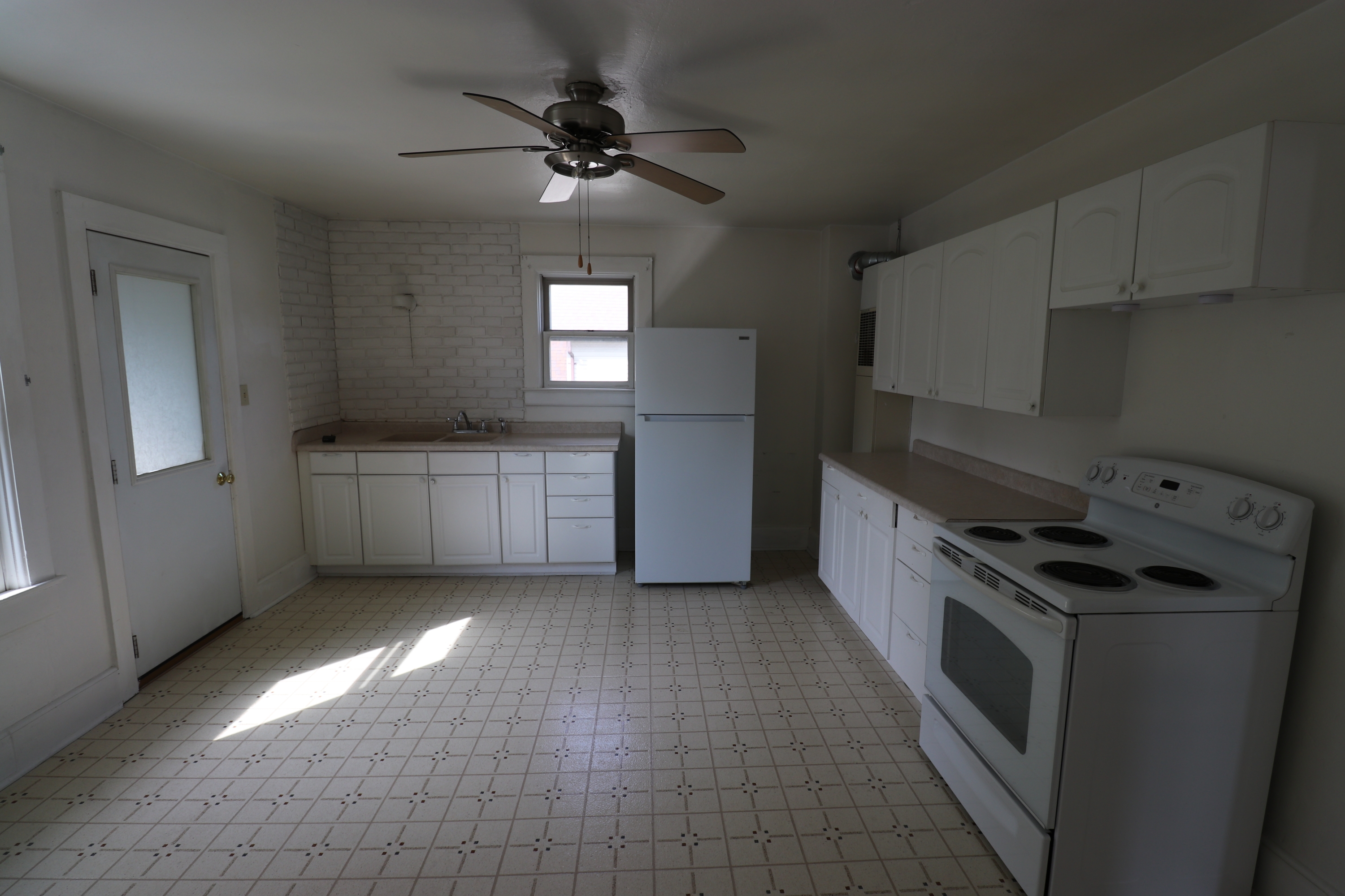 1103 Center Avenue - Upper