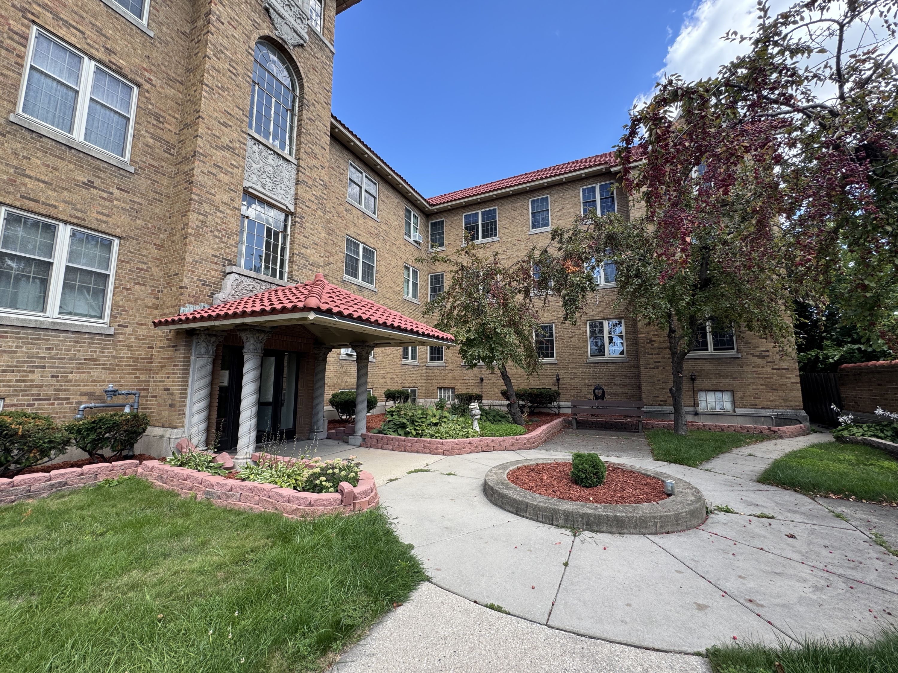 425 S Monroe Ave - 2h