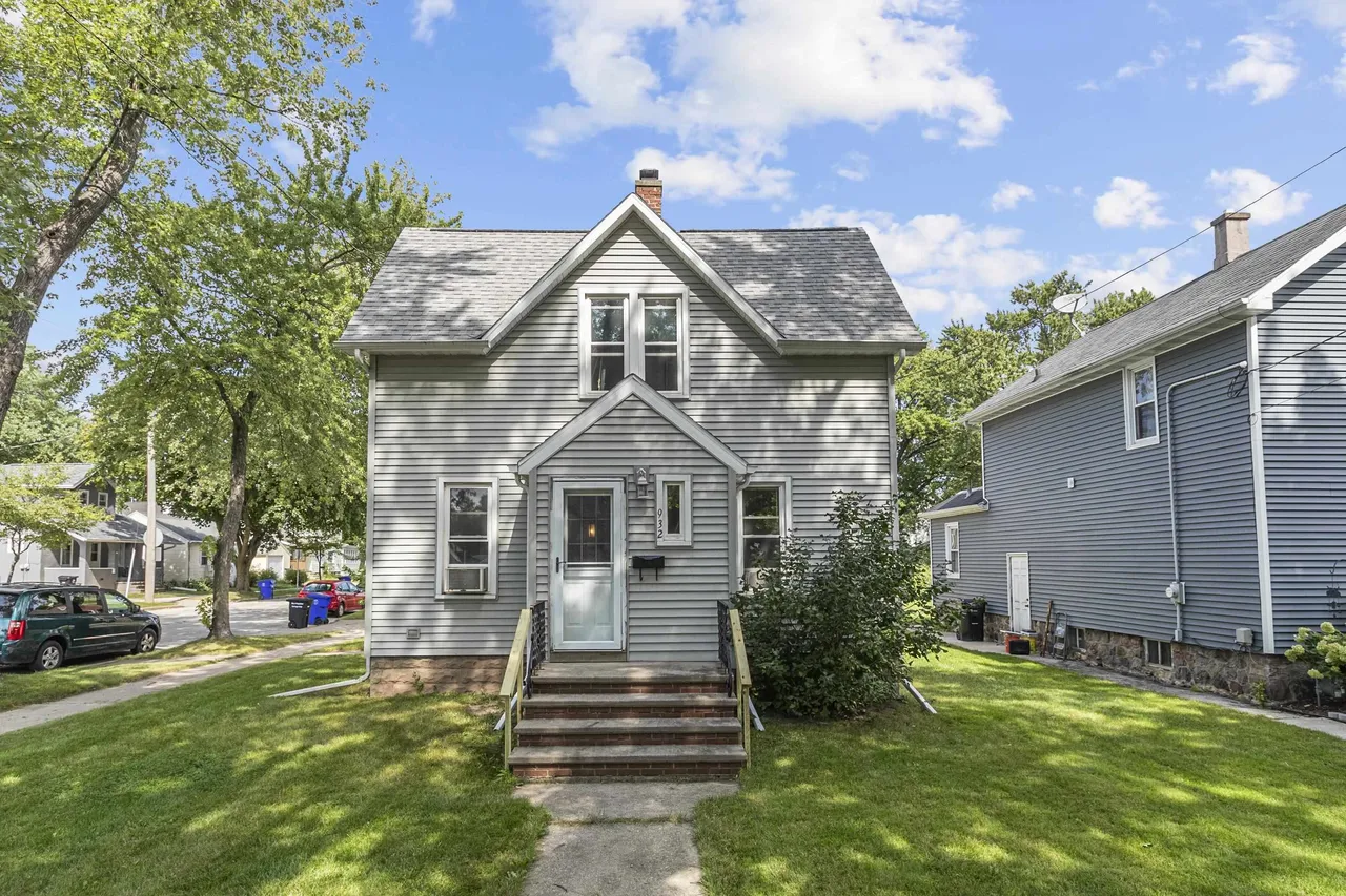 932 West 8th Street