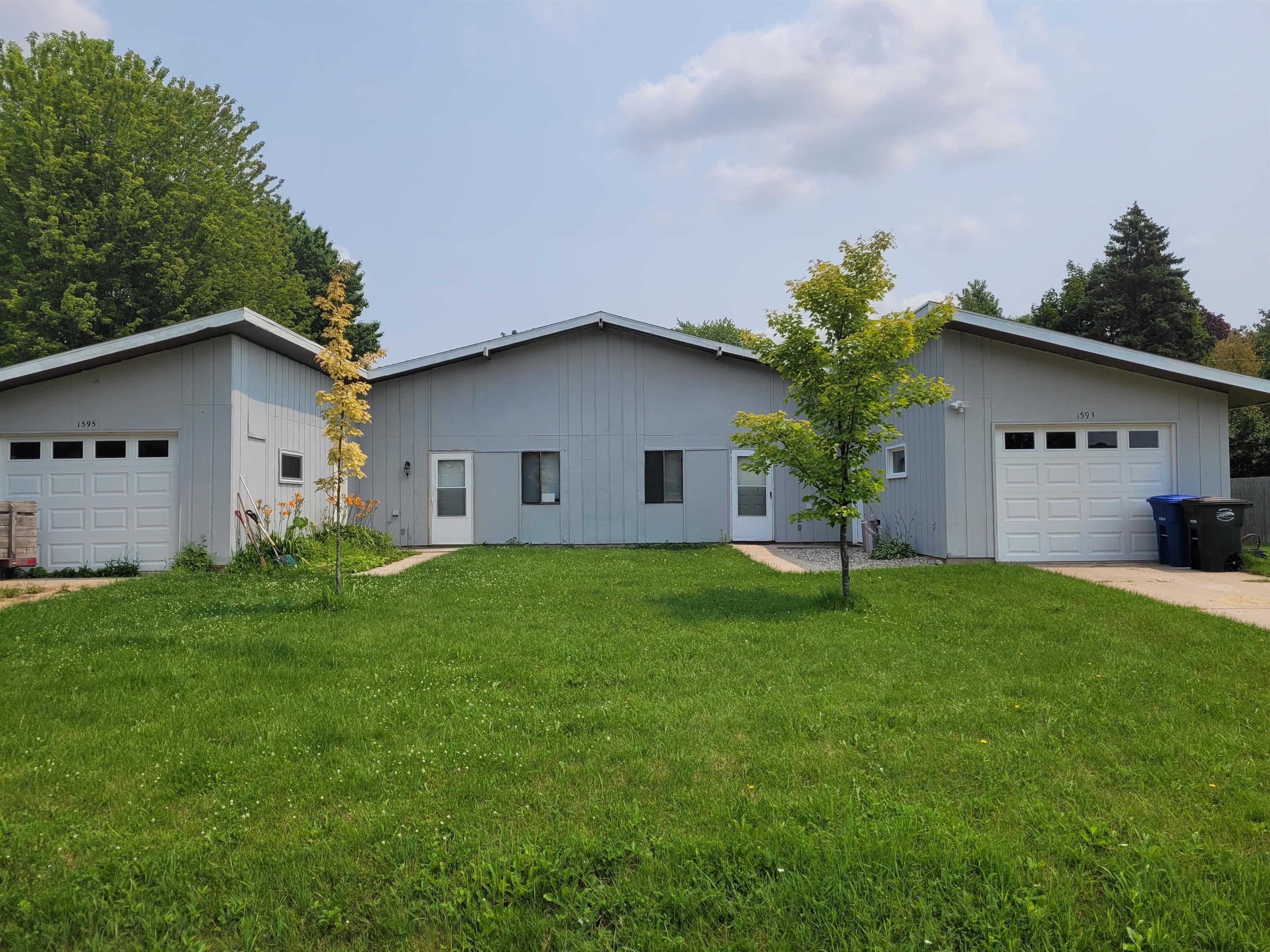 1593/1595 Acorn Court - 1593