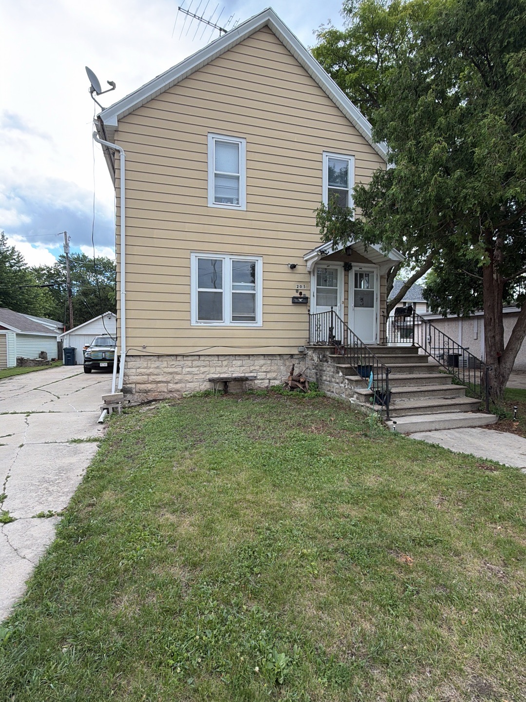 205 Walnut Street - Upper