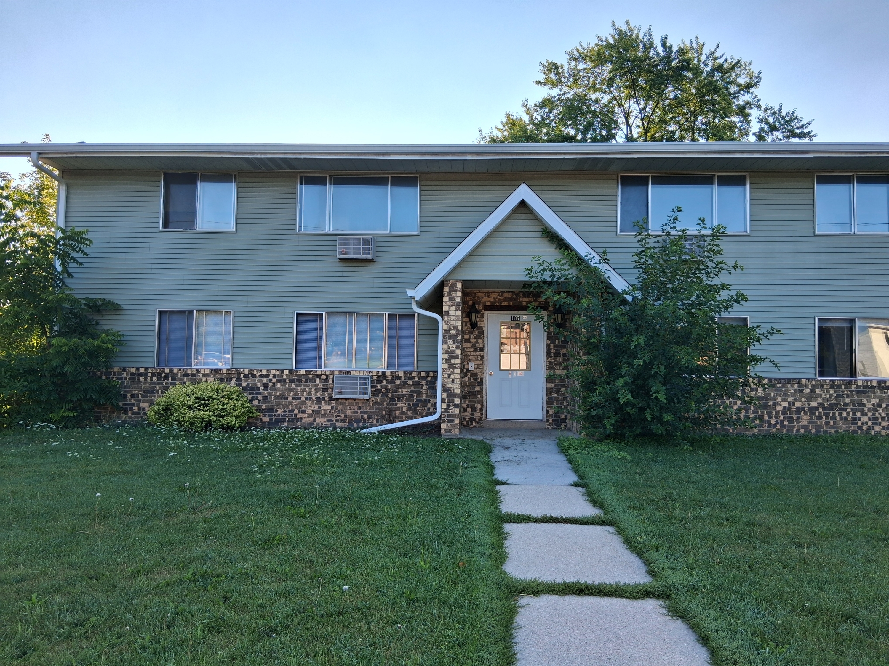 187 S National Ave. 10